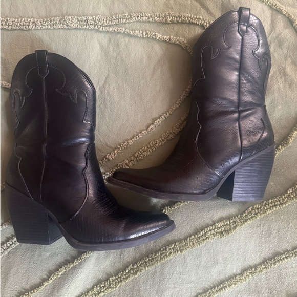 Black Womens Cowboy Boots - Picture 2 of 4